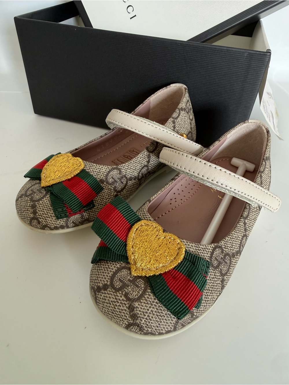 Gucci Kids Beige GG Canvas Heart Bow Mary Janes with Green-Red - Picture 5 of 8
